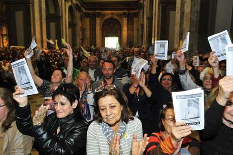 A catedral de Buenos Aires ficou lotada neste domingo durante celebração em homenagem ao Papa argentino A catedral de Buenos Aires ficou lotada neste domingo durante celebração em homenagem ao Papa argentino