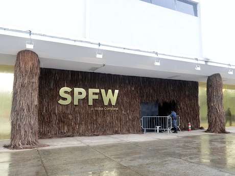 Ricardo Matsukawa/Terra <p>Una de las más importantes semanas de la moda del mundo, la Sao Paulo Fashion Week (SPFW) regresa a su sitio original, el edificio de la Bienal, en el Parque Ibirapuera. La escenografía de la edición de verano 2014, llevada a cabo entre los días 18 y 22 de marzo, fue idealizada por los prestigiosos hermanos Campana, quienes usaron como tema para este año la "naturaleza creativa".</p>