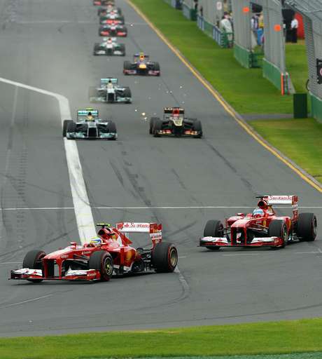 Massa estava na frente de Alonso quando uma estratégia da Ferrari na segunda parada prejudicou o brasileiro <p>Massa estava na frente de Alonso quando uma estratégia da Ferrari na segunda parada prejudicou o brasileiro</p>