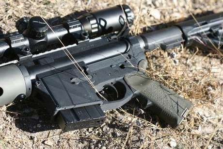Protótipos da organização incluem uma AR-15 semiautomática Protótipos da organização incluem uma AR-15 semiautomática