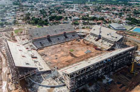 Portal da Copa/ME / Divulgação Foto tirada em fevereiro mostra que obras ainda estão longe do fim na Arena Pantanal