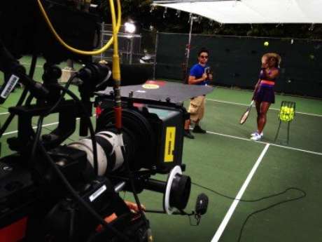De chapéu de praia e óculos, Serena gravou comercial em Miami <p>De chapéu de praia e óculos, Serena gravou comercial em Miami</p>