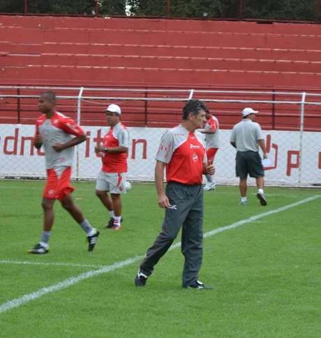 Comandado por Dario Pereyra, Vila Nova precisa de recuperação no Estadual Comandado por Dario Pereyra, Vila Nova precisa de recuperação no Estadual