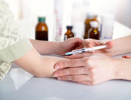 Thinksotck <p>La vacuna BCG protege contra las formas graves de la enfermedad.</p>