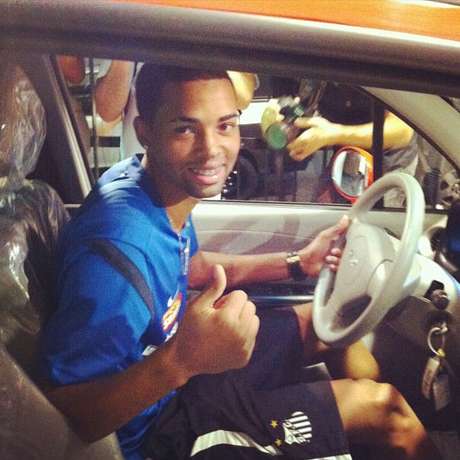 Giva ganhou carro após fazer dois gols na vitória do Santos Giva ganhou carro após fazer dois gols na vitória do Santos
