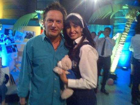 Reproducción Twitter Fernanda Urrejola junto a Daniel Fuenzalida en el set de la apuesta de las 20 horas de CHV.