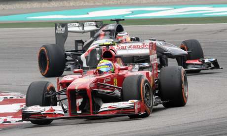 Alemão da Sauber (no fundo) espera melhor desempenho da Sauber ainda em 2013 <p>Alemão da Sauber (no fundo) espera melhor desempenho da Sauber ainda em 2013</p>