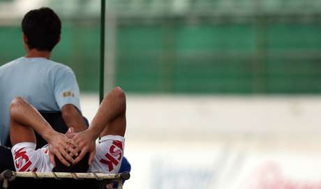 Renato Augusto saiu de maca do jogo contra o Guarani e é quem tem a lesão mais grave entre os machucados do Corinthians <p>Renato Augusto saiu de maca do jogo contra o Guarani e é quem tem a lesão mais grave entre os machucados do Corinthians</p>