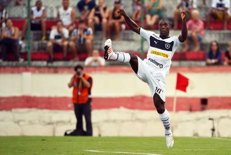 Seedorf teria discutido fortemente com o árbitro <p>Seedorf teria discutido fortemente com o árbitro</p>