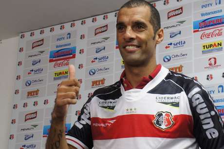 César virou o capitão da equipe que pode assumir liderança do Pernambucano <p>César virou o capitão da equipe que pode assumir liderança do Pernambucano</p>