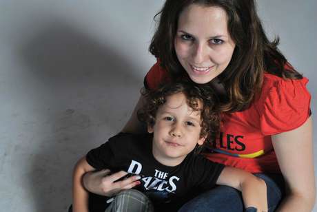Clara, mãe aos 17 de Pedro (hoje com 4), chegou à universidade por meio de bolsa conquistada com a nota do Enem Clara, mãe aos 17 de Pedro (hoje com 4), chegou à universidade por meio de bolsa conquistada com a nota do Enem