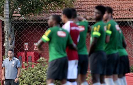 Alexandre Gallo observa amistoso entre Brasil e São Paulo Alexandre Gallo observa amistoso entre Brasil e São Paulo