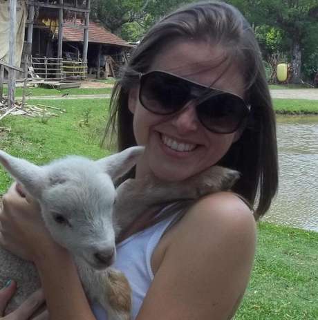 Estudante de Medicina Veterinária na UFSM, Juciane Bonella, 22 anos, teve de fazer fonoaudiologia para recuperar a voz Estudante de Medicina Veterinária na UFSM, Juciane Bonella, 22 anos, teve de fazer fonoaudiologia para recuperar a voz
