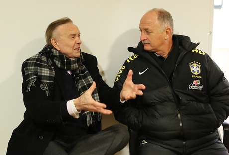 CBF, dirigida por José Maria Marin (à esq.), teria fechado acordo de quatro anos com a empresa aérea <p>CBF, dirigida por José Maria Marin (à esq.), teria fechado acordo de quatro anos com a empresa aérea</p>