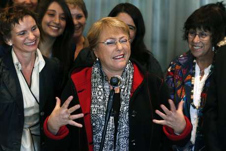 'Estou muito feliz por voltar', disse Bachelet em uma sala do aeroporto logo após desembarcar 'Estou muito feliz por voltar', disse Bachelet em uma sala do aeroporto logo após desembarcar