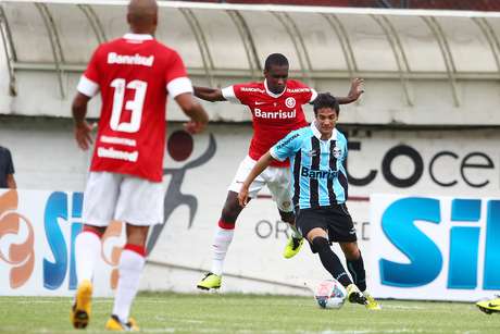 Bertoglio não tem atuado com regularidade e tem salário alto no Grêmio <p>Bertoglio não tem atuado com regularidade e tem salário alto no Grêmio</p>