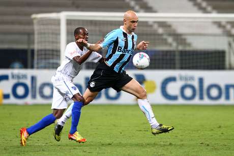 Cris perdeu posto de titular para Bressan <p>Cris perdeu posto de titular para Bressan</p>