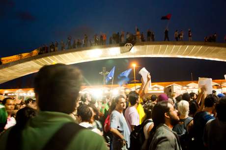 Após o aumento da tarifa, milhares de pessoas protestaram nas ruas de Porto Alegre <p>Após o aumento da tarifa, milhares de pessoas protestaram nas ruas de Porto Alegre</p>