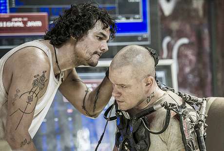 Wagner Moura e Matt Damon em cena de 'Elysium' <p>Wagner Moura e Matt Damon em cena de 'Elysium'</p>