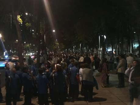 Daniel Carrillo / Terra Algunos edificios fueron desalojados por completo en la ciudad de México.
