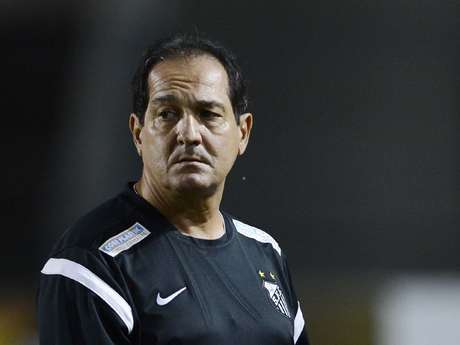 Muricy Ramalho crê que Neymar sofrerá para ser titular com frequência nos clubes europeus <p>Muricy Ramalho crê que Neymar sofrerá para ser titular com frequência nos clubes europeus</p>
