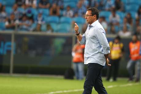 Equipe de Vanderlei Luxemburgo teve dificuldades para ameaçar o gol da equipe rival <p>Equipe de Vanderlei Luxemburgo teve dificuldades para ameaçar o gol da equipe rival</p>