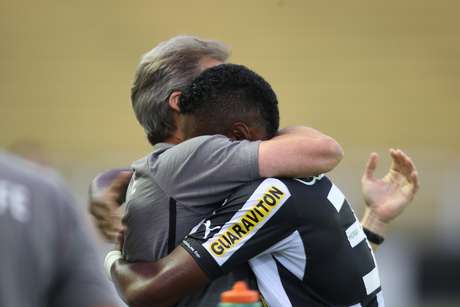 Oswaldo vai escalar time titular <p>Oswaldo vai escalar time titular</p>