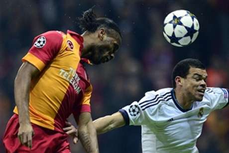 Getty Pepe lucha con Drogba
