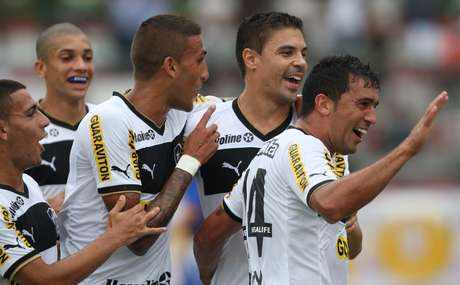 Botafogo encara o Resende; título da Taça Rio garante Campeonato Carioca antecipado à equipe <p>Botafogo encara o Resende; título da Taça Rio garante Campeonato Carioca antecipado à equipe</p>