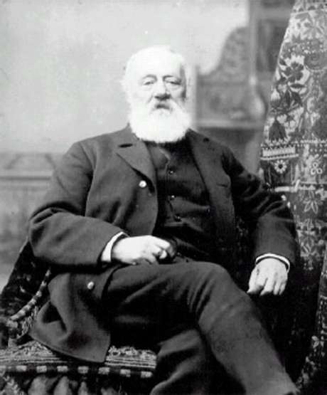 Antonio Meucci foi reconhecido pelos Estados Unidos em 2002 como inventor do telefone Antonio Meucci foi reconhecido pelos Estados Unidos em 2002 como inventor do telefone