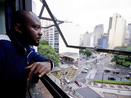 Daniel Orisakwe, 23 anos, teve de fugir da Nigéria após um de seus irmãos ser assassinado e o outro desaparecer. Agora, ele sonha em refazer a vida em São Paulo <p>Daniel Orisakwe, 23 anos, teve de fugir da Nigéria após um de seus irmãos ser assassinado e o outro desaparecer. Agora, ele sonha em refazer a vida em São Paulo</p>