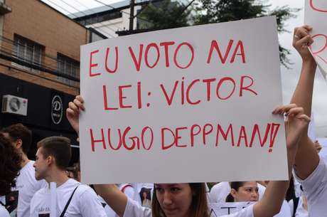 Morte do estudante gerou manifestações de políticos sobre atos infracionais cometidos por adolescentes <p>Morte do estudante gerou manifestações de políticos sobre atos infracionais cometidos por adolescentes</p>