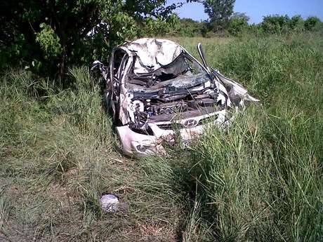 Carro em que viajavam os turistas pelo Parque Nacional Kruger Carro em que viajavam os turistas pelo Parque Nacional Kruger