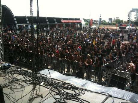 Vista do palco do primeiro dia do Metal Open Air, festival fracassado realizado em São Luiz, um ano atrás Vista do palco do primeiro dia do Metal Open Air, festival fracassado realizado em São Luiz, um ano atrás