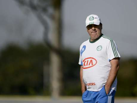Gilson Kleina prepara time para estreia no Campeonato Brasileiro <p>Gilson Kleina prepara time para estreia no Campeonato Brasileiro</p>