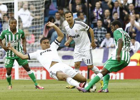 Casemiro estreou pelo Real Madrid na vitória sobre o Real Betis <p>Casemiro estreou pelo Real Madrid na vitória sobre o Real Betis</p>