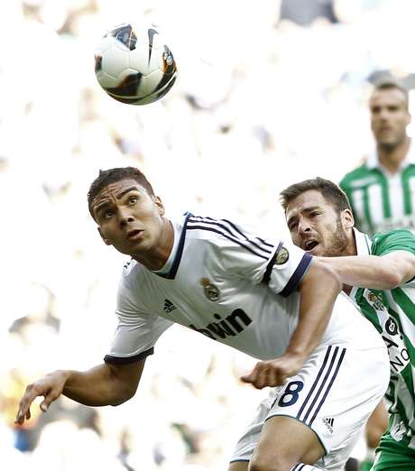 Casemiro teve atuação segura e participou dos 90 minutos da partida contra o Real Betis, mas não atua diante do Atlético de Madrid <p>Casemiro teve atuação segura e participou dos 90 minutos da partida contra o Real Betis, mas não atua diante do Atlético de Madrid</p>
