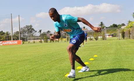 Dedé chegou ao Cruzeiro para ser o titular da zaga <p>Dedé chegou ao Cruzeiro para ser o titular da zaga</p>
