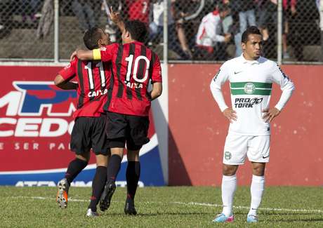 Edigar Junio comemora gol na vitória do Atlético-PR sobre o Coritiba Edigar Junio comemora gol na vitória do Atlético-PR sobre o Coritiba