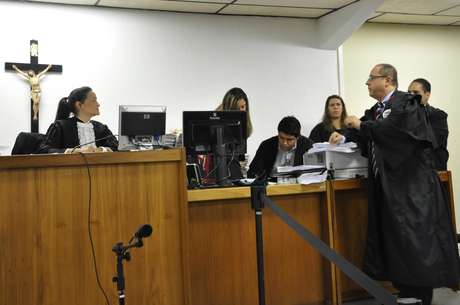 Ex-policial é acusado de matar, esquartejar e ocultar o corpo da modelo Eliza Samudio Ex-policial é acusado de matar, esquartejar e ocultar o corpo da modelo Eliza Samudio