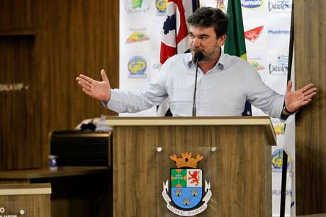 Corintiano não fala como candidado, mas tenta acordo com Marin em busca de apoio de políticos <p>Corintiano não fala como candidado, mas tenta acordo com Marin em busca de apoio de políticos</p>