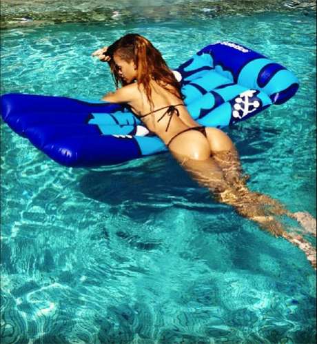 Instagram Rihanna vuelve a usar las redes sociales para sacarse fotos desnuda