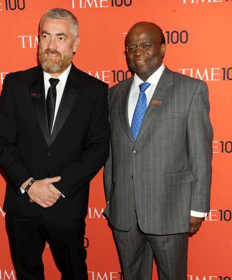 Brasileiros premiados, Alex Atala e Joaquim Barbosa posam para foto durante evento da 'Time' Brasileiros premiados, Alex Atala e Joaquim Barbosa posam para foto durante evento da 'Time'
