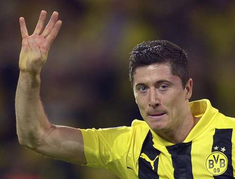 Lewandowski exibe número de gols que marcou Lewandowski exibe número de gols que marcou