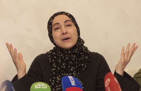 Zubeidat Tsarnaeva concede entrevista coletiva na casa em que mora com Anzor em Makhachkala, no Daguestão <p>Zubeidat Tsarnaeva concede entrevista coletiva na casa em que mora com Anzor em Makhachkala, no Daguestão</p>