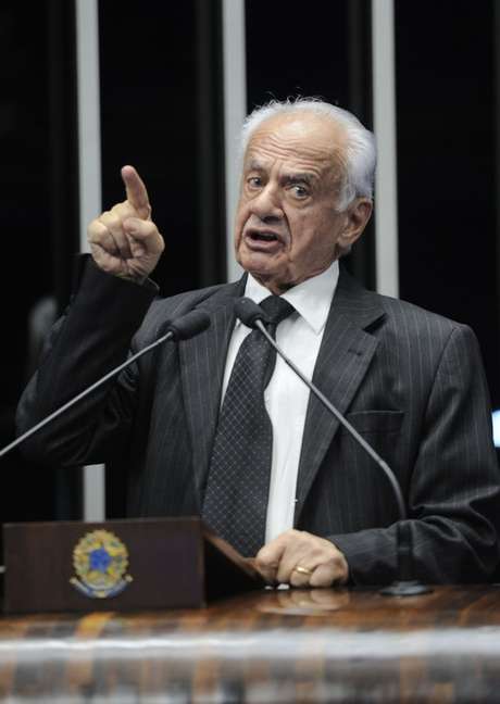 Senador questionou votação do projeto que restringe o acesso de novos partidos à propaganda em rádio e TV e ao fundo partidário Senador questionou votação do projeto que restringe o acesso de novos partidos à propaganda em rádio e TV e ao fundo partidário