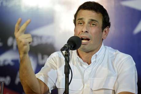 Em novas críticas a Maduro, Capriles acusou o governo venezuelano de roubar as eleições Em novas críticas a Maduro, Capriles acusou o governo venezuelano de roubar as eleições