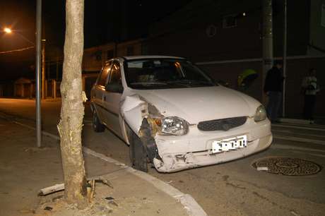 Motorista tentou fugir de tentativa de assalto, e foi baleado na cabeça por assaltante na madrugada desta sexta-feira na zona sul de São Paulo <p>Motorista tentou fugir de tentativa de assalto, e foi baleado na cabeça por assaltante na madrugada desta sexta-feira na zona sul de São Paulo</p>