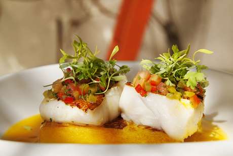 Um dos destaques do cardápio do Maní, eleito o 46º melhor restaurante do mundo em 2013, a moqueca de peixe impressiona não apenas pelo sabor, mas também pelo visual colorido Um dos destaques do cardápio do Maní, eleito o 46º melhor restaurante do mundo em 2013, a moqueca de peixe impressiona não apenas pelo sabor, mas também pelo visual colorido