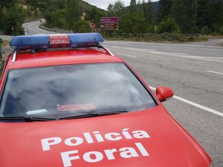 Europa Press <p>Imagen de archivo de un coche de la Policía Foral.</p>